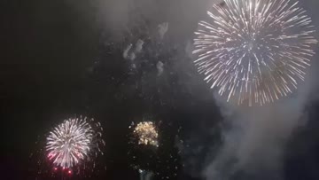 雨の中の花火大会 注目の空の写真 ウェザーニュース