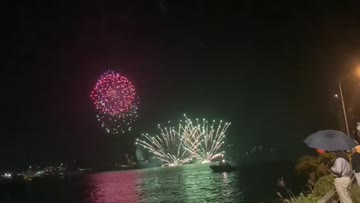 雨の中の花火大会 注目の空の写真 ウェザーニュース