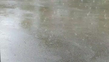 空が暗く、先程からザーザーレベルの雨が降 | 宮崎県児湯郡都農町